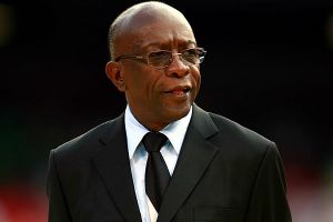 وارنر يواصل شن حملاته على بلاتر