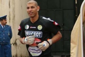 اتحاد الكرة الجزائري يفكر في تخفيض عقوبة الحارس شاوشي