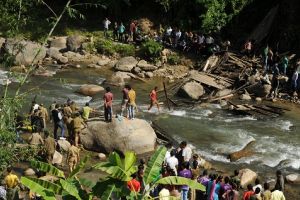 مقتل 27 شخصا إثر انهيار جسر في الهند