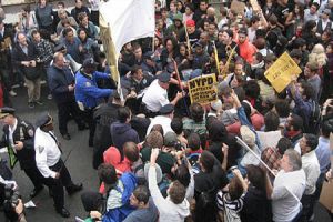 شرطة استراليا تفض احتجاجا لحركة 'احتلال سيدني' في مداهمة صباحية