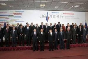 زعماء الاتحاد الأوروبي يدعون للمصالحة في ليبيا ويعرضون المساعدة