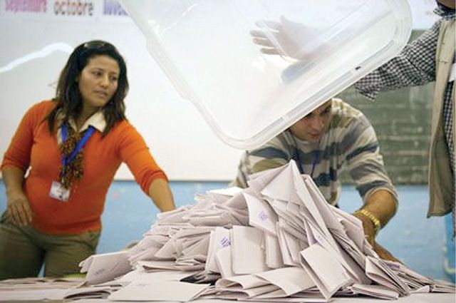 عملية فرز الأصوات في الانتخابات التونسية