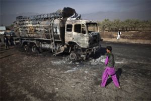 مقتل عشرة افغان على الاقل في انفجار شاحنة صهريج 