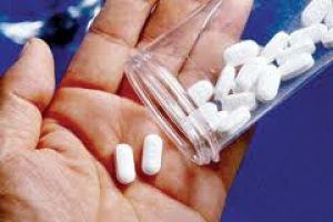 نصيحة طبية: لا تبلع الأقراص وأنت مستلق على ظهرك