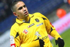 ليون يستعد لضم اللاعب الجزائري بودبوز