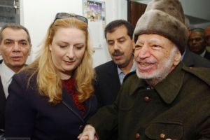 سهى عرفات تنفي الاتهامات الموجهة إليها في قضية فساد في تونس