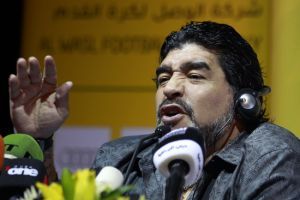 مارادونا ينتقد التحكيم في مباراة الوصل أمام الجزيرة بالدوري الإماراتي