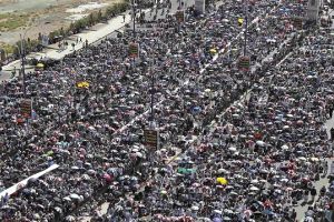 معارضو صالح يتظاهرون خلال تشييع 19 يمنيا