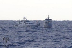 قوات إسرائيلية تصعد على متن سفينتين متجهتين إلى غزة بعد رفضهما العودة