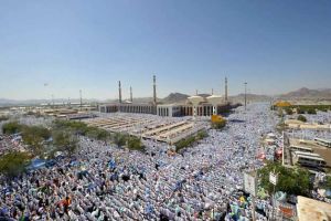 الحجاج إلى منى بأول أيام عيد الأضحى 
