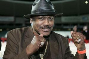 وفاة بطل العالم السابق في ملاكمة الوزن الثقيل فريزر