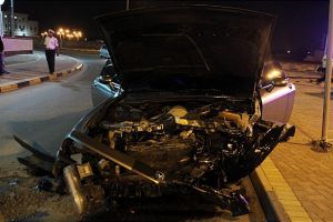 إصابة بحريني بتصادم مركبتين بسترة ..شاهد الصور