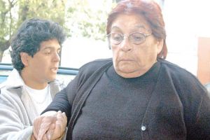 وفاة والدة الاسطورة مارادونا 