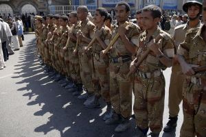 قبائل موالية للثورة في اليمن يأسرون أكثر من 300 جندي