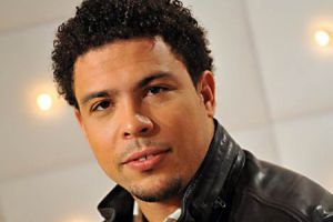 رونالدو ينفي تلقيه دعوة لرئاسة اللجنة المنظمة لمونديال البرازيل