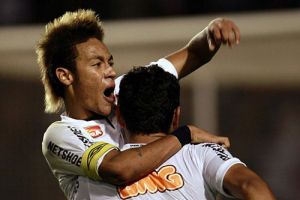 بيليه: نيمار وسانتوس أفضل من ميسي وبرشلونة