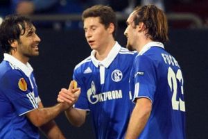 لوكوموتيف وشالكه يحسمان تأهلهما إلى الدور الثاني لـ 'يوروبا ليغ' 