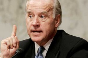 بايدن يحث الزعماء العرب على السماح بحرية التعبير