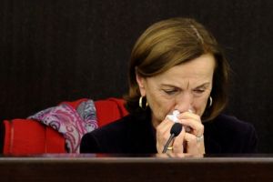 وزيرة ايطالية تنهار باكية بسبب تضحيات التقشف