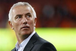 فان مارفيك في غاية السعادة لتجديد عقده مع المنتخب الهولندي 