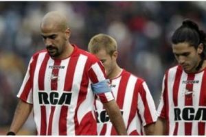 فيرون يقرر تأجيل اعتزاله والاستمرار لمدة ستة أشهر