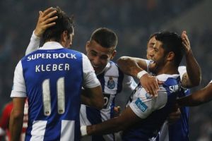 بورتو يهزم ماريتيمو بثنائية وينتزع صدارة الدوري البرتغالي