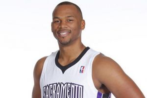 ساكرامنتو يلغي عقد تشاك هايز