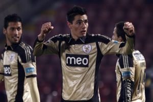 بنفيكا ينتزع صدارة الدوري البرتغالي