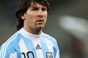 ميسي: الأرجنتين بعيدة للغاية عن التتويج بلقب بطل العالم