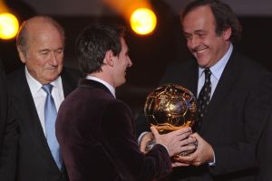 بلاتيني يرفض مقارنة ميسي بعمالقة كرة القدم السابقين