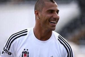 كواريسما لاعب منتخب البرتغال يتعرض لسطو مسلح       