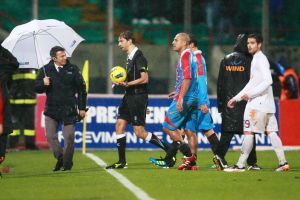 الأمطار الغزيرة توقف مباراة كاتانيا وروما في الدوري الإيطالي