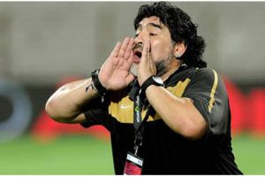 مارادونا سعيد بفوزه على الأهلي الإماراتي