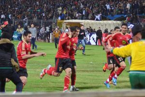 الأهلي المصري يقرر تجميد نشاطه الرياضي ويعلن الحداد ثلاثة أيام