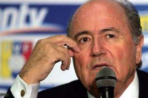 بلاتر: كارثة بورسعيد 'يوم أسود لكرة القدم' 