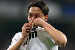 أوزيل يؤكد أن ريال مدريد 'الأعظم في العالم' ويحلم بانهاء مسيرته هناك