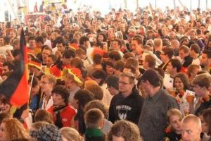 مطالب في ألمانيا بحرمان المشجعين الخطرين من حضور المباريات مدى الحياة