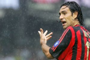 ميلان يفتقد جهود مدافعه نيستا