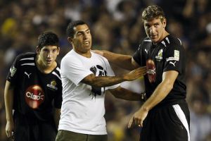 تيفيز يظهر في اعتزال باليرمو والجماهير تناشده بالعودة إلى بوكا جونيورز