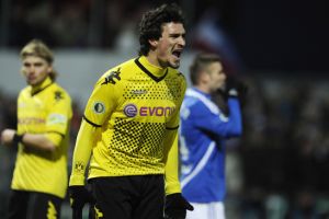 هاميلز يؤكد أن دورتموند لعب أمام كيل في أجواء صعبة