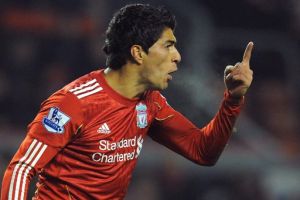 مدرب ليفربول يدعو لنسيان واقعة سواريز مع إيفرا 