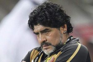 مارادونا يطير إلى مانشستر والوصل يحذر الصحافيين