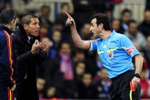 مدرب أتلتيكو يلقي باللوم على الأخطاء التحكيمية كسبب للهزيمة