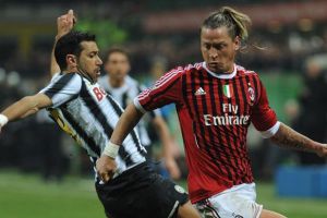 إيقاف لاعب ميلان ميكسيس 3 مباريات