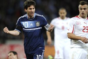 'هاتريك' ميسي يضرب عقارب الساعة السويسرية