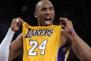 برايانت يعود ويقود ليكرز للفوز على هيت في دوري كرة السلة الامريكي