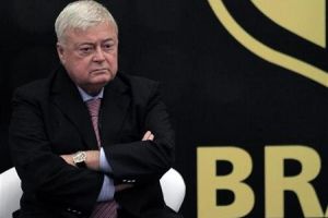 تيكسييرا يحصل على موافقة بالتقاعد المؤقت لأسباب صحية 