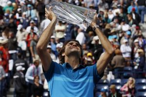 فيدرر يقهر ايسنر ويصبح أول لاعب يتوج باللقب أربع مرات