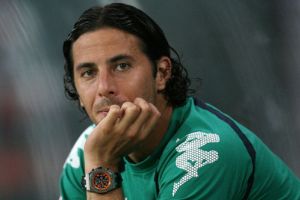 بريمن يثق في إمكانية تمديد عقد بيتزارو