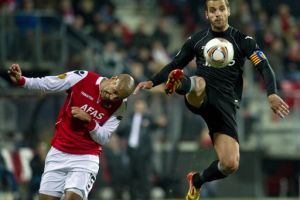 فالنسيا يخسر أمام الكمار ويؤجل الحسم للإياب